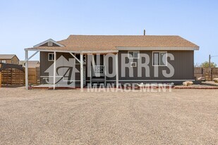 381 W Ghost Ranch Rd in Casa Grande, AZ - Building Photo