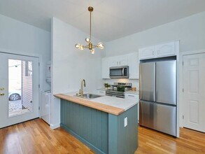 546 E 5th St in Boston, MA - Building Photo - Building Photo