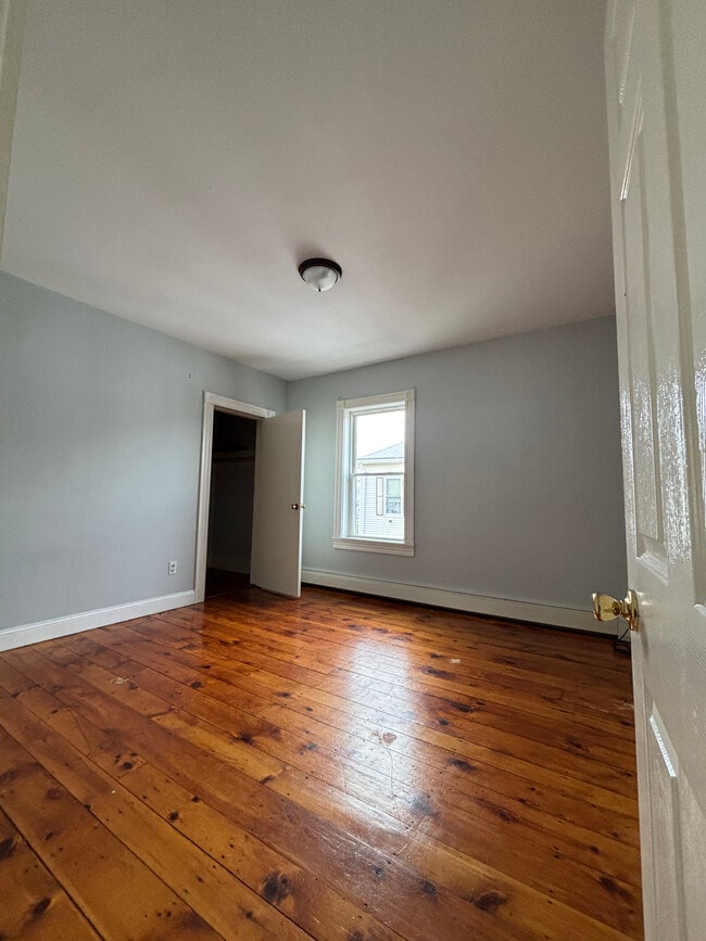 33 1/2 Barclay St, Unit 3 in Worcester, MA - Foto de edificio - Building Photo