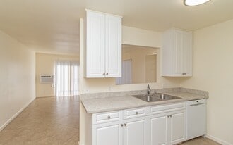 Parkstone Vista in Vista, CA - Building Photo