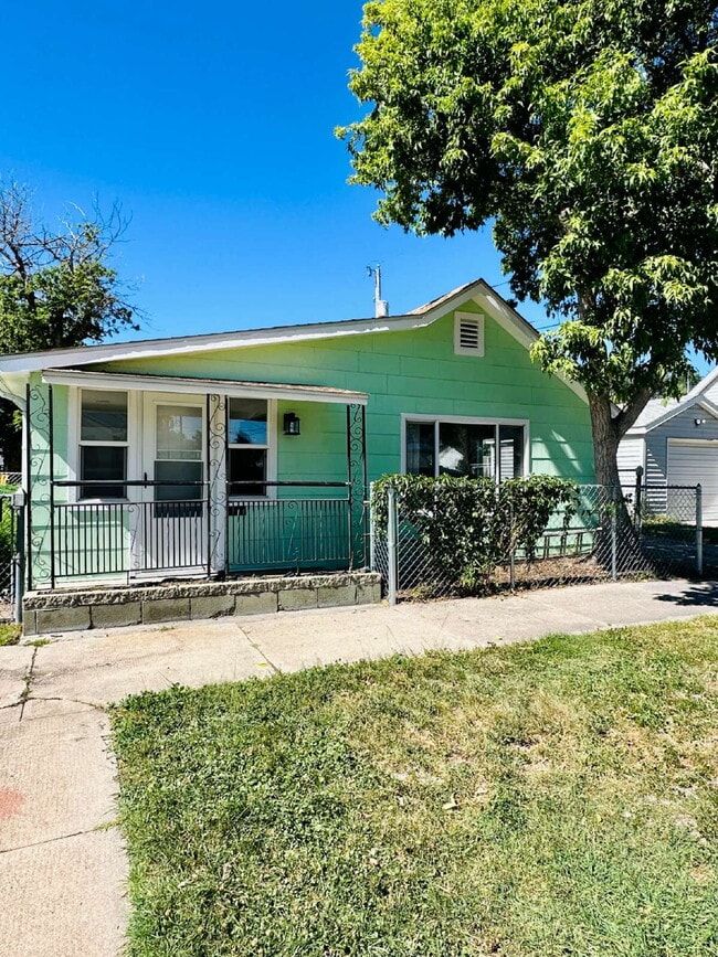 property at 712 Maxwell Ave