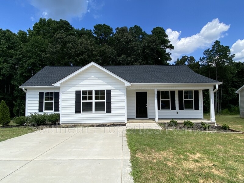 529 Hamlet Dr in Broadway, NC - Building Photo