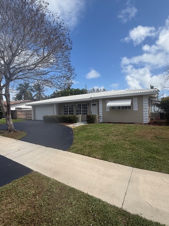 1424 SE 12th Ave in Deerfield Beach, FL - Foto de edificio