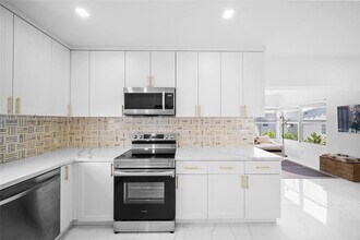 1625 Johnson St in Hollywood, FL - Building Photo - Building Photo