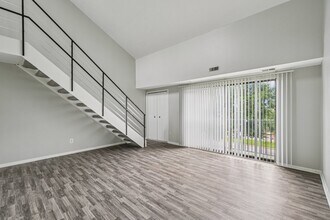 Palms East in Detroit, MI - Foto de edificio - Building Photo
