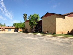 Summer Hill Apartments in Cotulla, TX - Building Photo - Building Photo