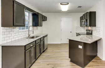 960 Pacific Silver Ct in Fort Walton Beach, FL - Building Photo - Building Photo