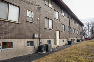 Poplar Gardens Apartments in Riverview, MO - Building Photo - Other