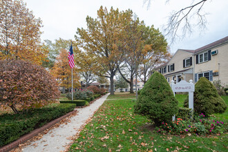 Bayhill Gardens in Oakland Gardens, NY - Building Photo - Building Photo