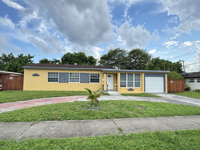 620 NW 186th St in Miami, FL - Building Photo - Building Photo