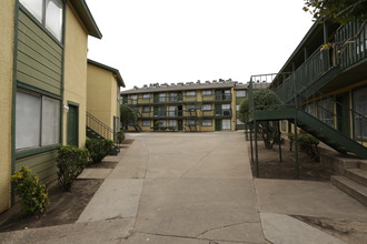 Ramblewood Apartments I & II in Dallas, TX - Building Photo - Building Photo