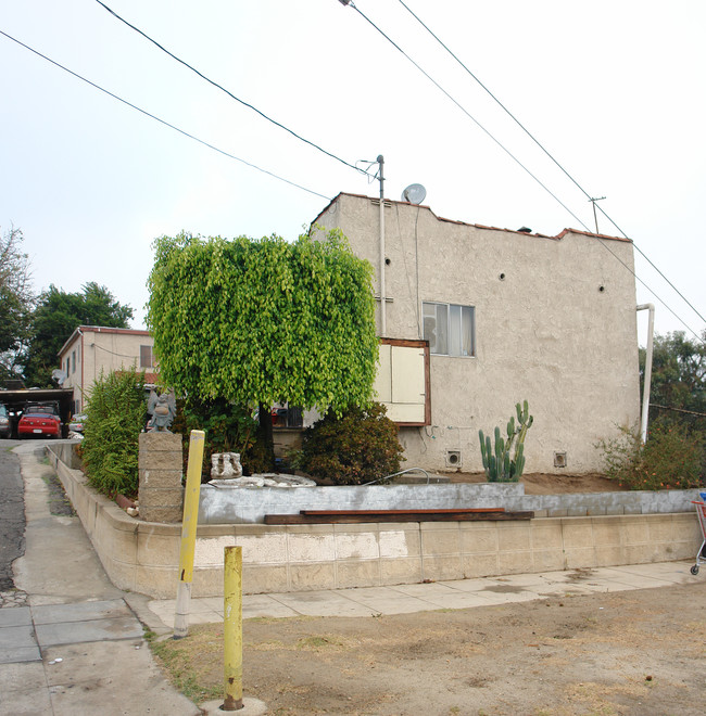 1045-1049 Waterloo St in Los Angeles, CA - Building Photo - Building Photo