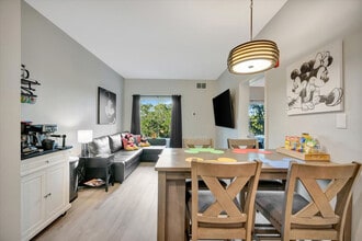 8303 Palm Pkwy in Orlando, FL - Building Photo - Building Photo