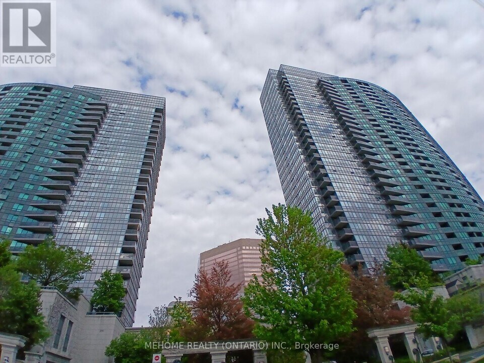 15-2115 Greenview Ave in Toronto, ON - Building Photo