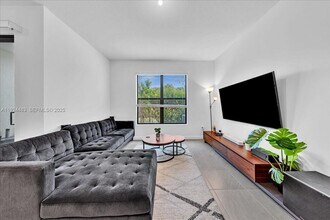 1004 Willow Pl in Riviera Beach, FL - Building Photo - Building Photo