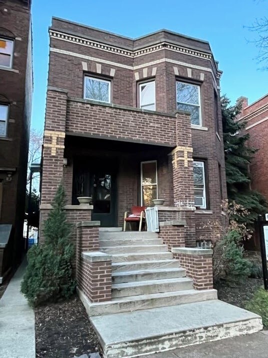 property at 1320 W Elmdale Ave