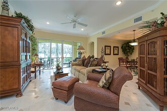 2826 Tiburon Dr in Naples, FL - Building Photo - Building Photo