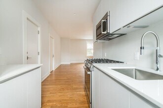 27 Forest St, Unit 21 in Cambridge, MA - Building Photo - Building Photo