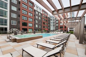 Estuary in Weehawken, NJ - Foto de edificio - Building Photo