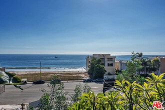 22609 Pacific Coast Hwy in Malibu, CA - Building Photo - Building Photo