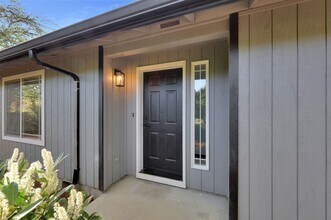 2170 Crescent Ave in Eugene, OR - Building Photo - Building Photo