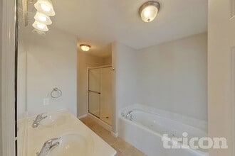 6024 New Town Dr in St. Charles, MO - Building Photo - Building Photo