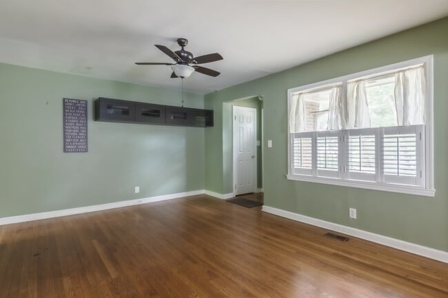 564 Parker Ave in Decatur, GA - Building Photo - Building Photo