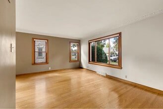 2816 N 75th St in Milwaukee, WI - Building Photo - Building Photo