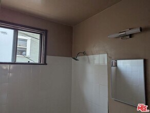 644 W 40th Pl in Los Angeles, CA - Building Photo - Building Photo