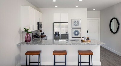 2425 Bell St in Houston, TX - Foto de edificio - Building Photo