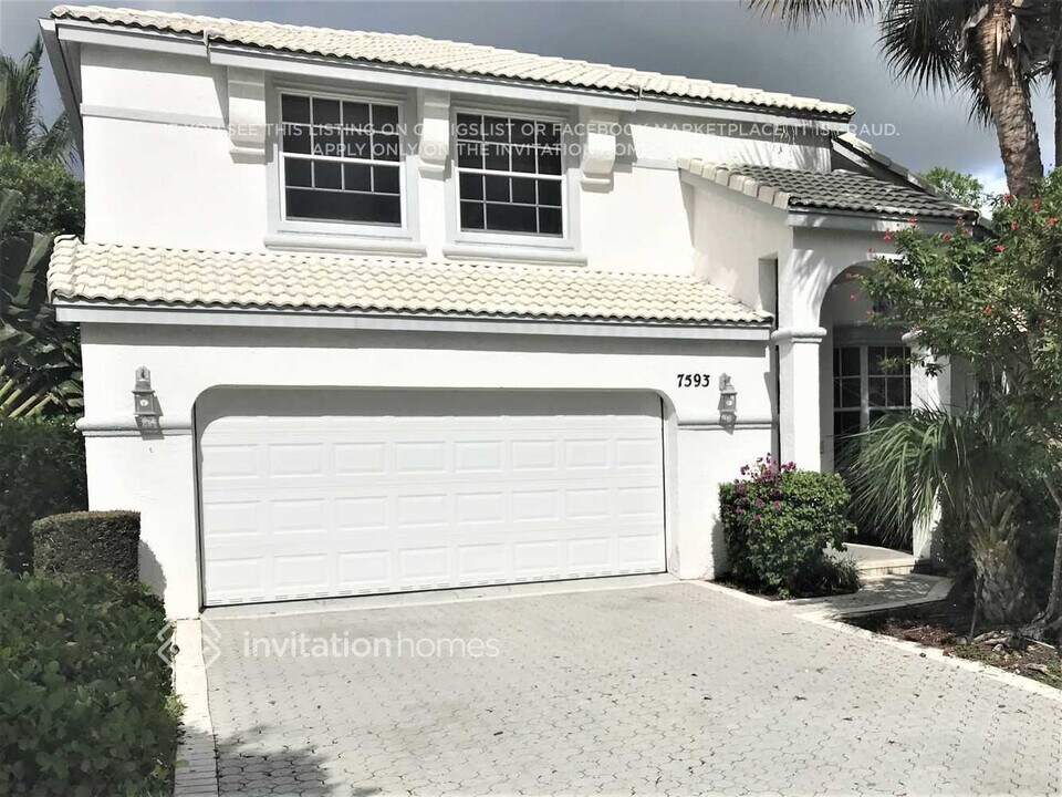 7593 Rockport Cir in Lake Worth Beach, FL - Foto de edificio