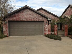 10 S Joplin Loop in Russellville, AR - Building Photo