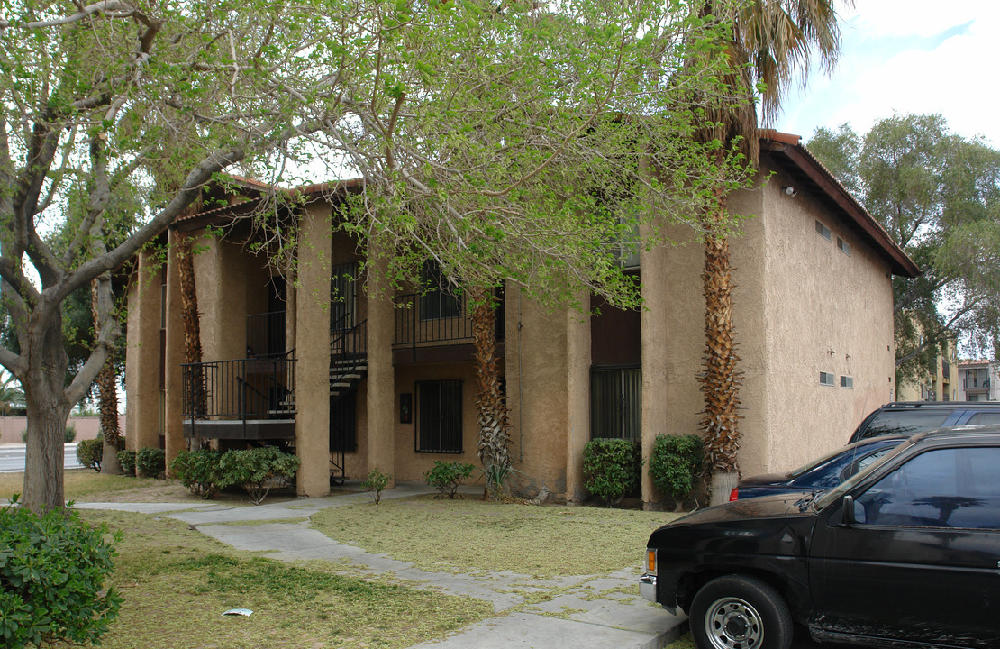 4744 W Twain Ave in Las Vegas, NV - Building Photo