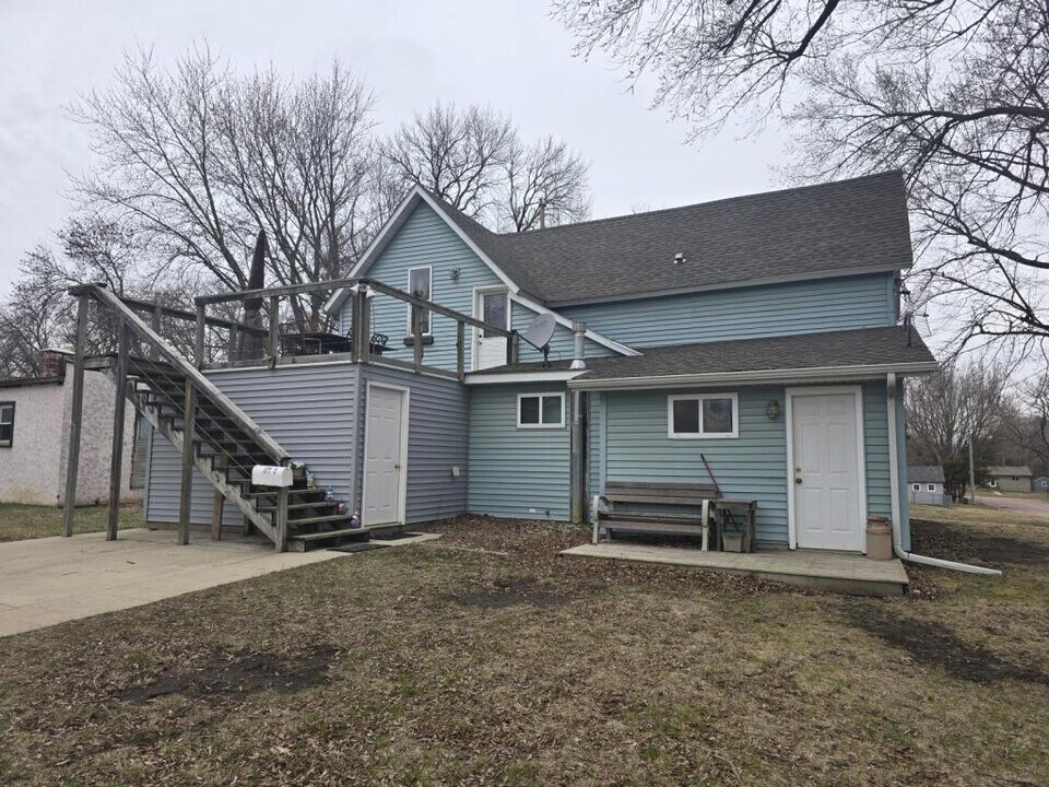 601 20th St in Spirit Lake, IA - Building Photo
