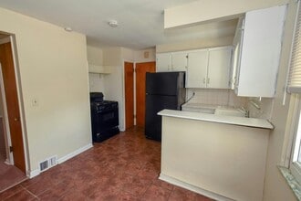 24750 Lakeshore Blvd in Euclid, OH - Building Photo - Building Photo