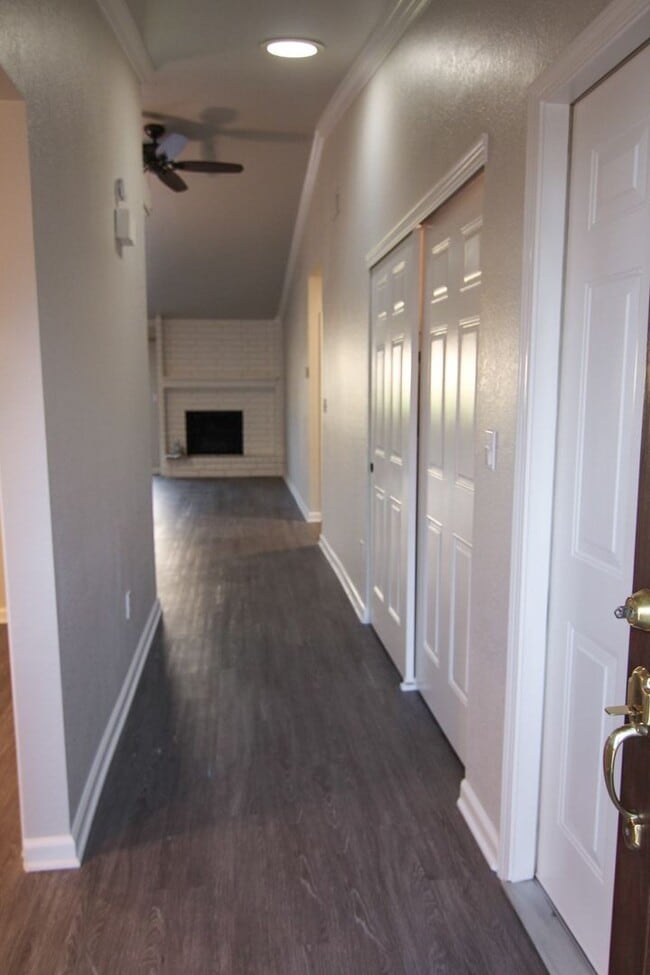 1951 Bechelli Ln in Redding, CA - Building Photo - Building Photo
