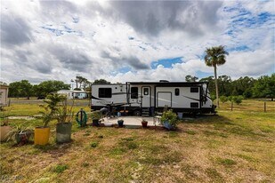 17861 Palm Creek Dr in North Fort Myers, FL - Building Photo