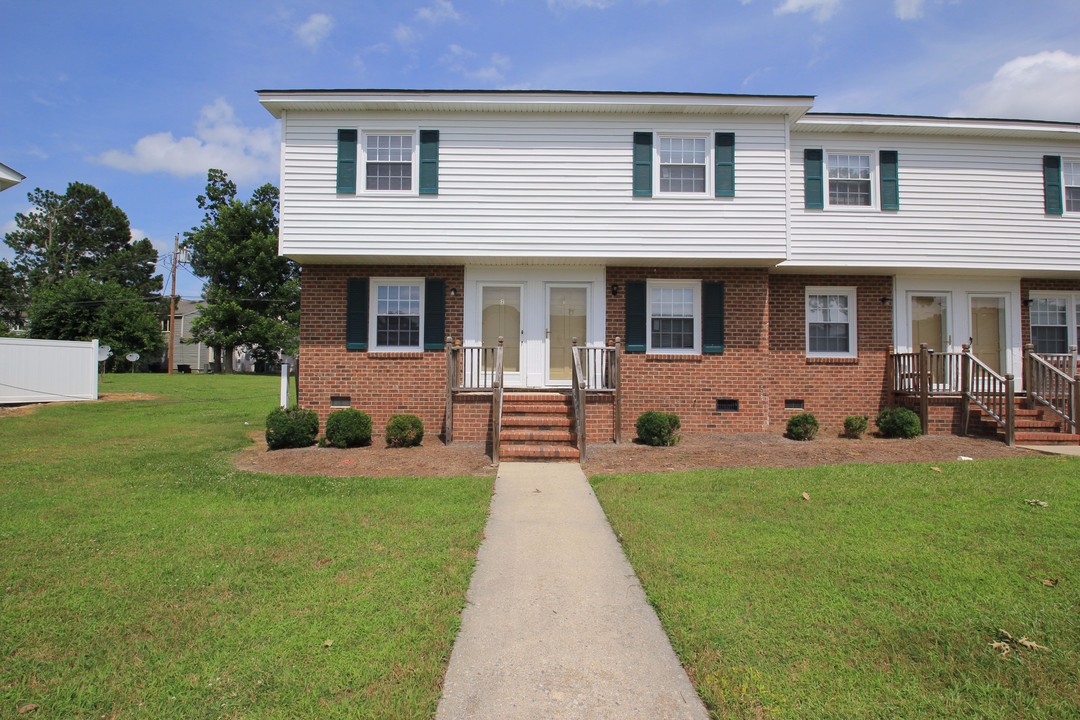 Creek Ridge Crossing in Rocky Mount, NC - Building Photo