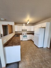 9832-9896 96 Ave in Grande Prairie, AB - Building Photo - Building Photo