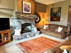 113 Allegra Ln in Silverthorne, CO - Building Photo - Building Photo