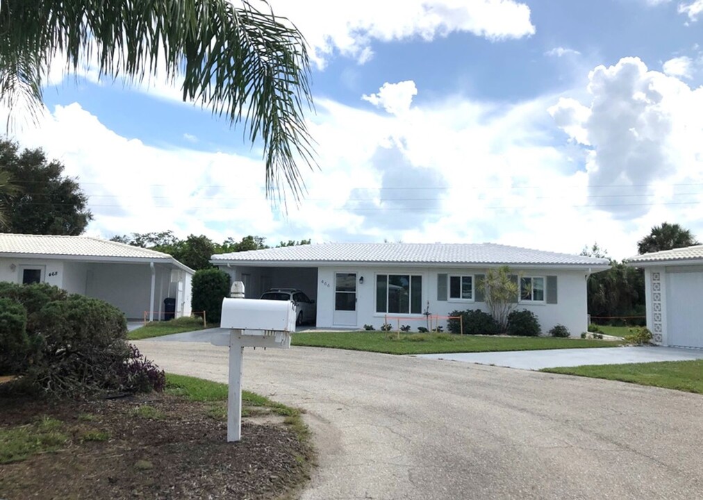 466 Circlewood Dr in Venice, FL - Building Photo