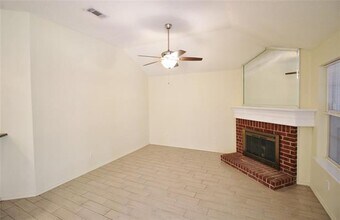 609 Blueberry Hill Ln in Mansfield, TX - Building Photo - Building Photo