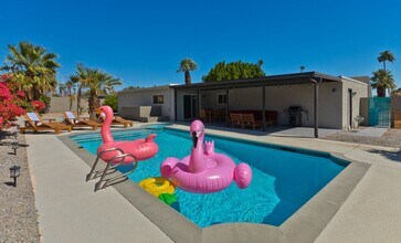 2295 E Acacia Rd N in Palm Springs, CA - Building Photo - Building Photo
