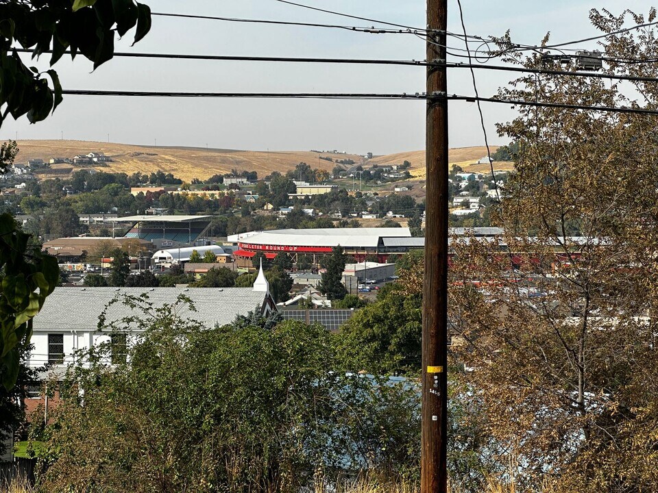 701 SW 14th St in Pendleton, OR - Foto de edificio