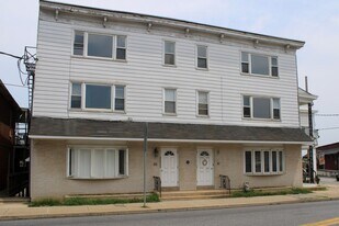 83 N Main St in Red Lion, PA - Building Photo