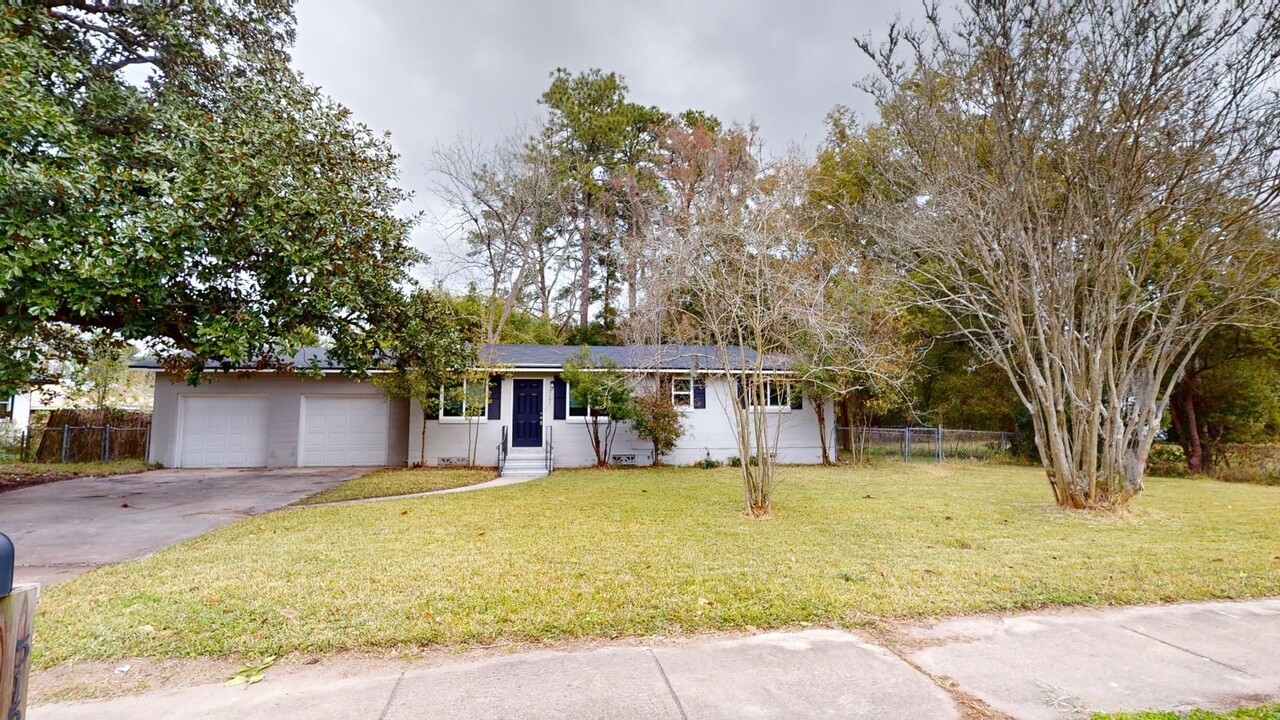 5151 Alpha Ave in Jacksonville, FL - Building Photo