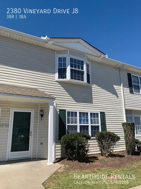 2380 Vineyard Dr in Winterville, NC - Building Photo