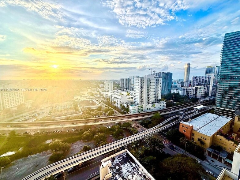 60 SW 13th St, Unit 1603 in Miami, FL - Foto de edificio