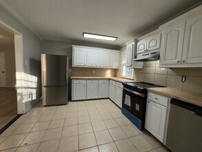 5325 Queen Mary Ln in Jackson, MS - Building Photo - Building Photo