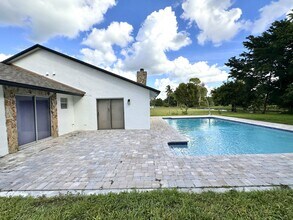 127 Cordoba Cir in Royal Palm Beach, FL - Building Photo - Building Photo